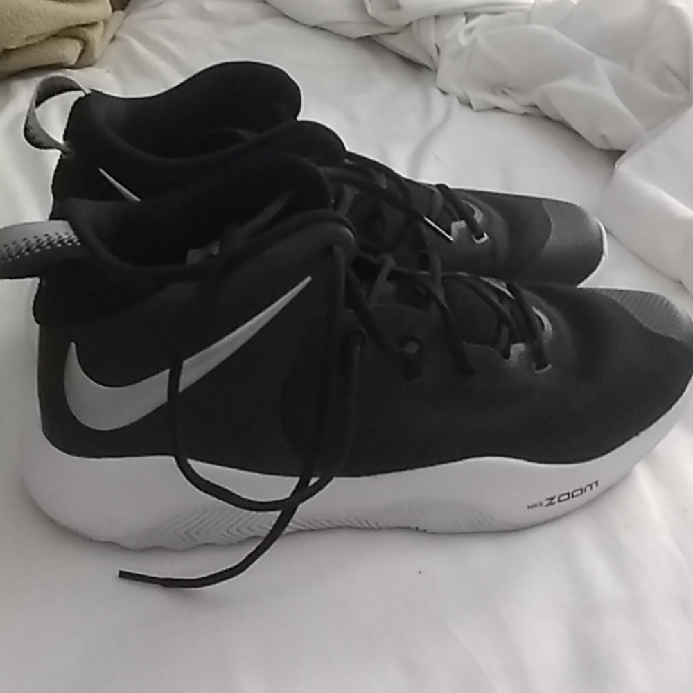 Shoes - Picture 4 of 4